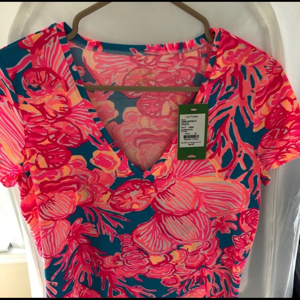 Lily Pulitzer T-Shirt.   BNWT size medium